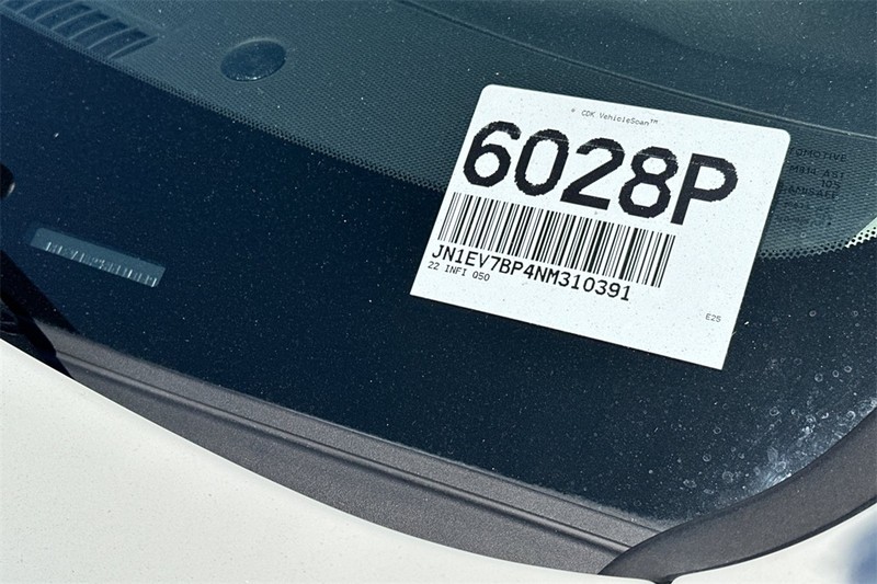 INFINITI Q50 Vehicle Full-screen Gallery Image 27