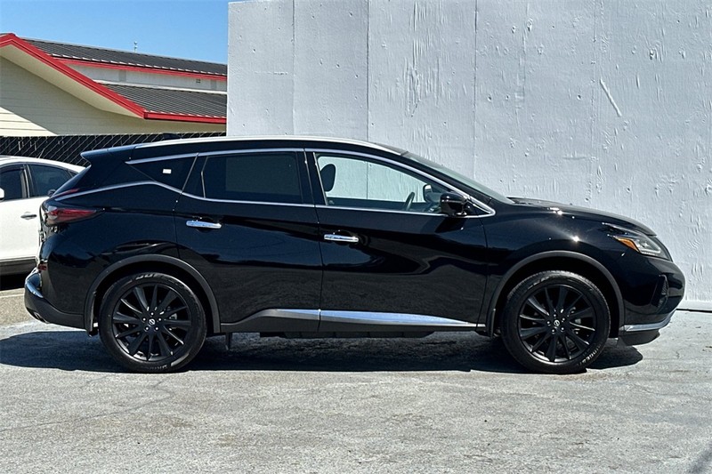 Nissan Murano Vehicle Full-screen Gallery Image 03