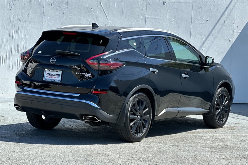 Nissan Murano Vehicle Full-screen Gallery Image 04
