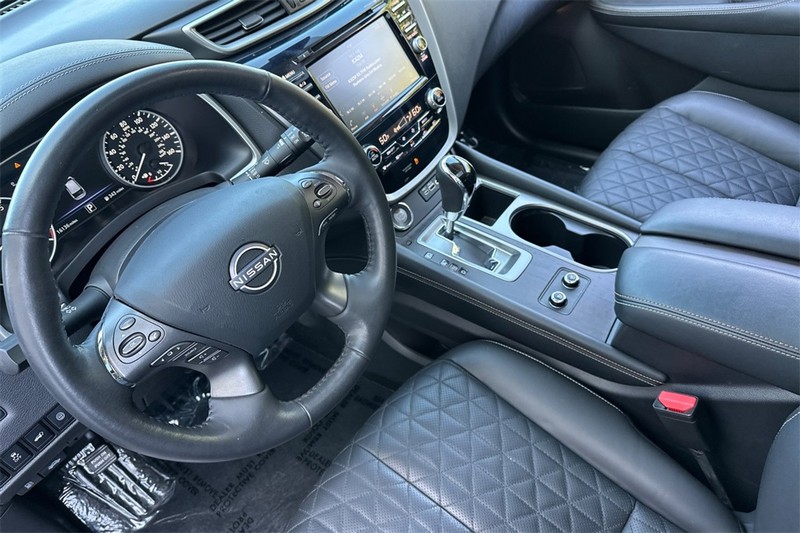 Nissan Murano Vehicle Full-screen Gallery Image 10