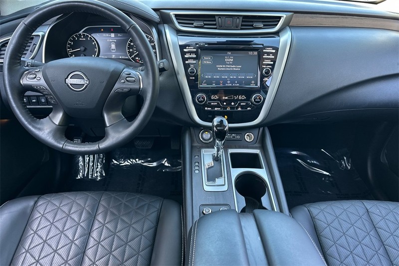 Nissan Murano Vehicle Full-screen Gallery Image 13