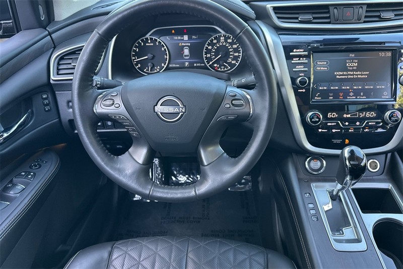 Nissan Murano Vehicle Full-screen Gallery Image 14