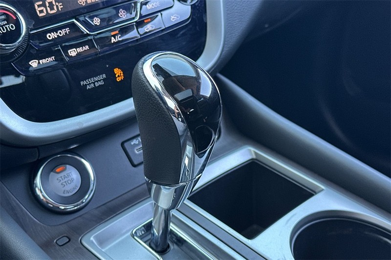 Nissan Murano Vehicle Full-screen Gallery Image 20