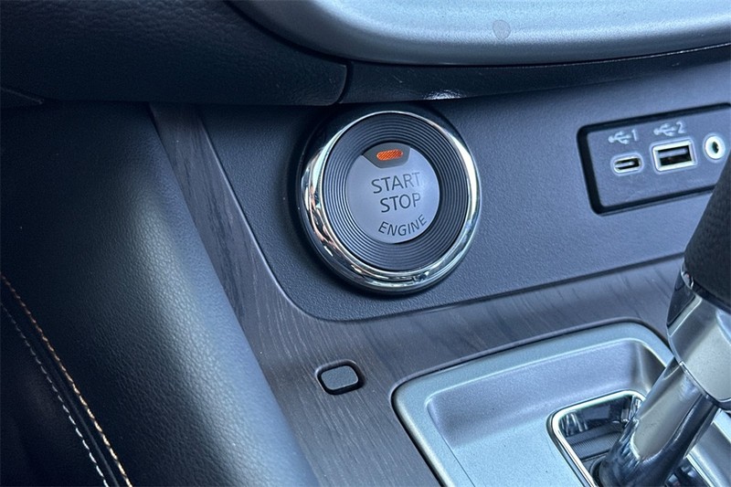 Nissan Murano Vehicle Full-screen Gallery Image 21
