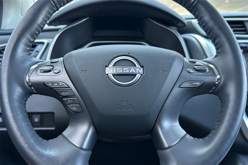 Nissan Murano Vehicle Full-screen Gallery Image 22