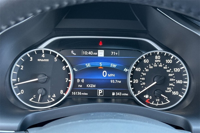 Nissan Murano Vehicle Full-screen Gallery Image 23