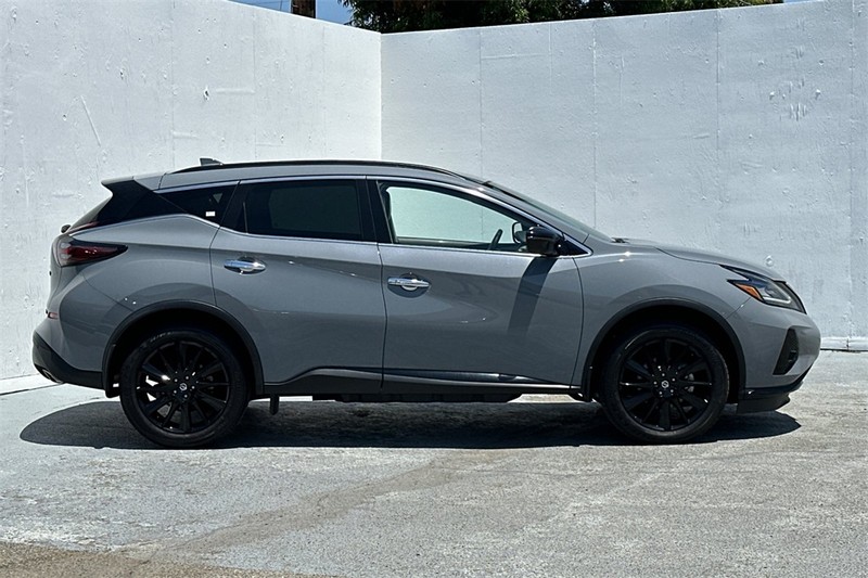 Nissan Murano Vehicle Full-screen Gallery Image 03