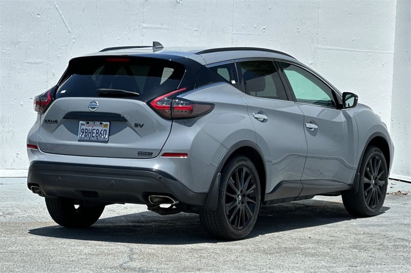 Nissan Murano Vehicle Full-screen Gallery Image 04