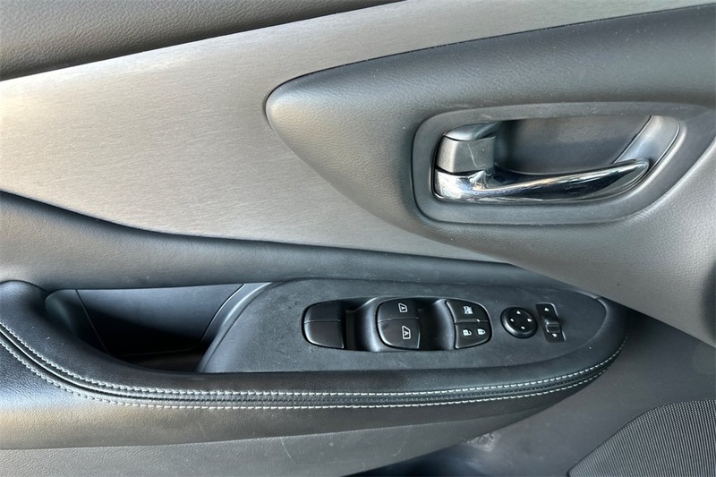 Nissan Murano Vehicle Full-screen Gallery Image 11