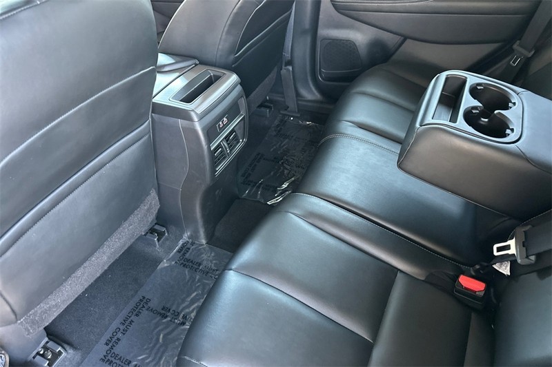 Nissan Murano Vehicle Full-screen Gallery Image 12