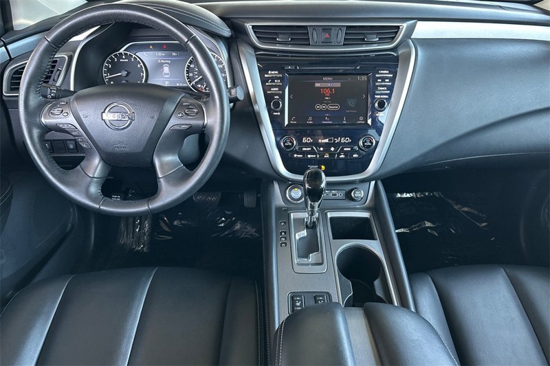 Nissan Murano Vehicle Full-screen Gallery Image 13