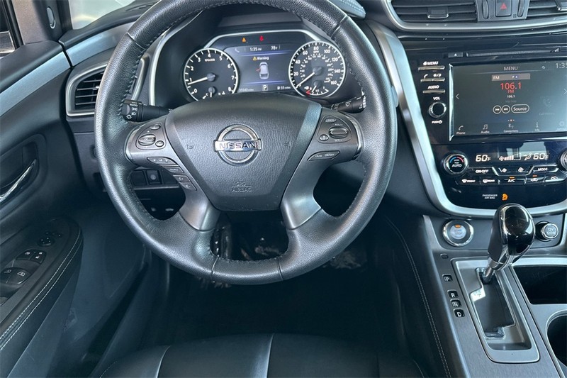 Nissan Murano Vehicle Full-screen Gallery Image 14