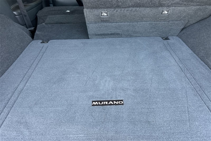 Nissan Murano Vehicle Full-screen Gallery Image 15