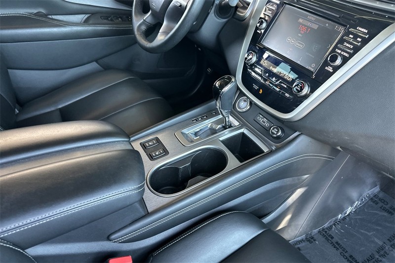 Nissan Murano Vehicle Full-screen Gallery Image 16