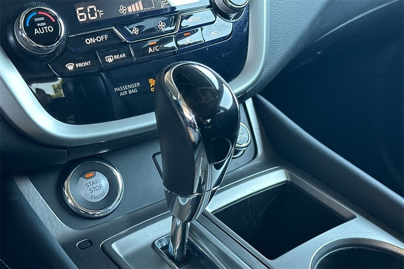 Nissan Murano Vehicle Full-screen Gallery Image 21
