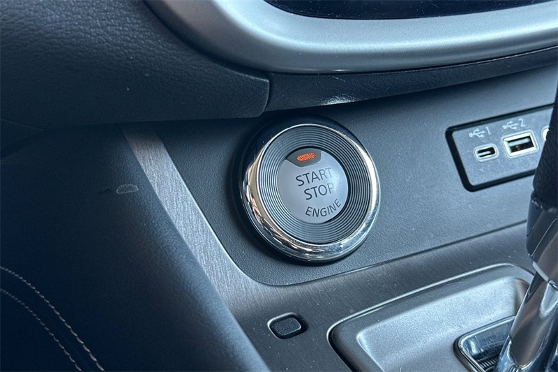 Nissan Murano Vehicle Full-screen Gallery Image 22