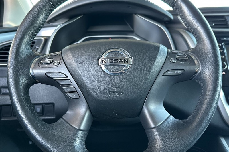 Nissan Murano Vehicle Full-screen Gallery Image 23
