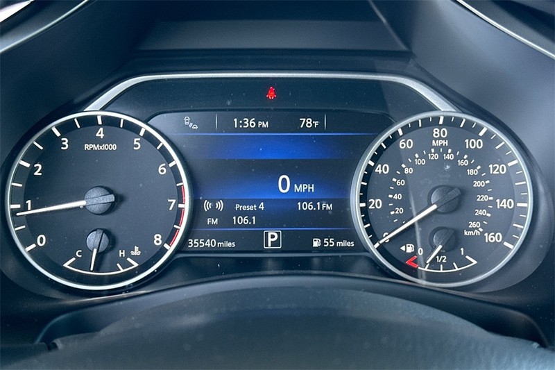 Nissan Murano Vehicle Full-screen Gallery Image 24