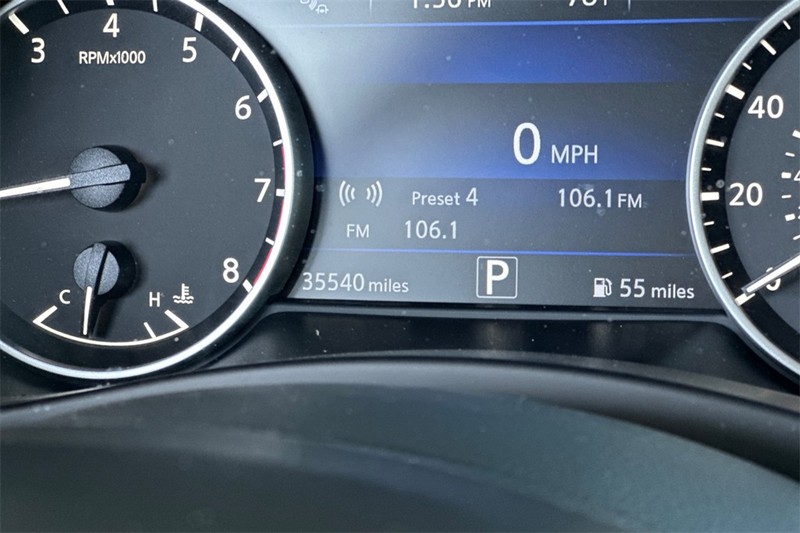 Nissan Murano Vehicle Full-screen Gallery Image 25