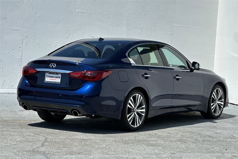 INFINITI Q50 Vehicle Full-screen Gallery Image 04
