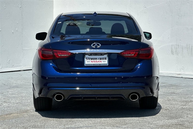 INFINITI Q50 Vehicle Full-screen Gallery Image 05