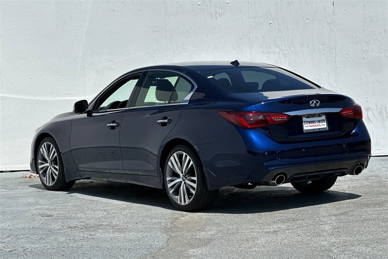 INFINITI Q50 Vehicle Full-screen Gallery Image 06