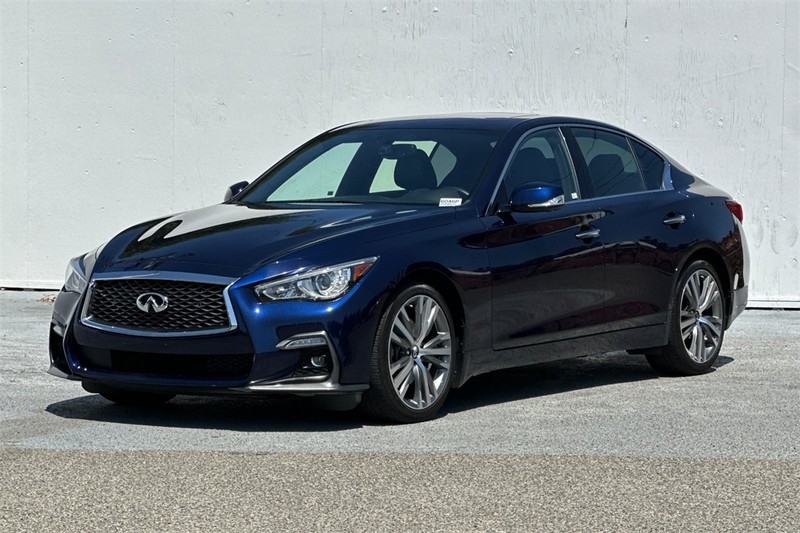 INFINITI Q50 Vehicle Full-screen Gallery Image 08