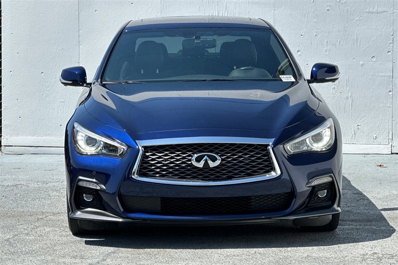 INFINITI Q50 Vehicle Full-screen Gallery Image 09