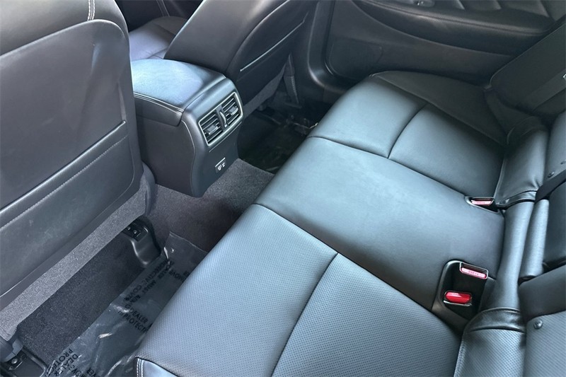 INFINITI Q50 Vehicle Full-screen Gallery Image 12