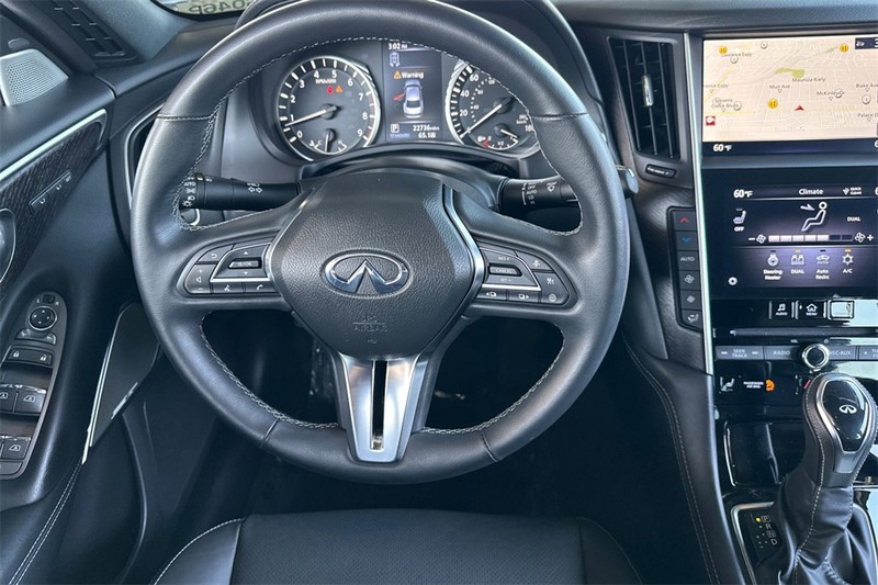 INFINITI Q50 Vehicle Full-screen Gallery Image 14