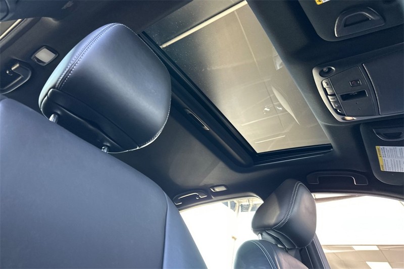 INFINITI Q50 Vehicle Full-screen Gallery Image 16