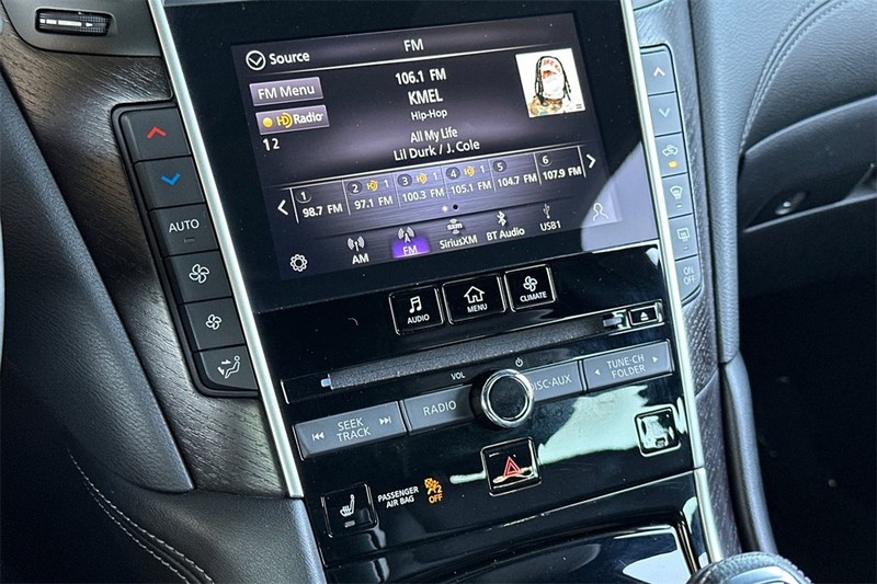 INFINITI Q50 Vehicle Full-screen Gallery Image 20