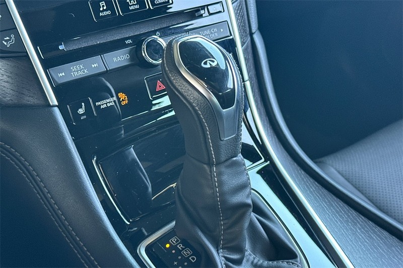 INFINITI Q50 Vehicle Full-screen Gallery Image 21