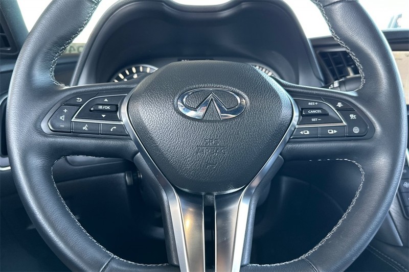 INFINITI Q50 Vehicle Full-screen Gallery Image 23