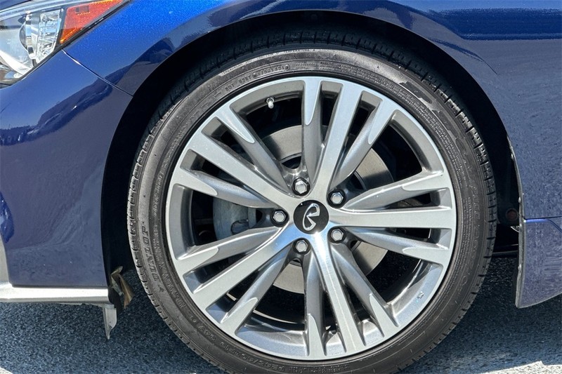 INFINITI Q50 Vehicle Full-screen Gallery Image 26