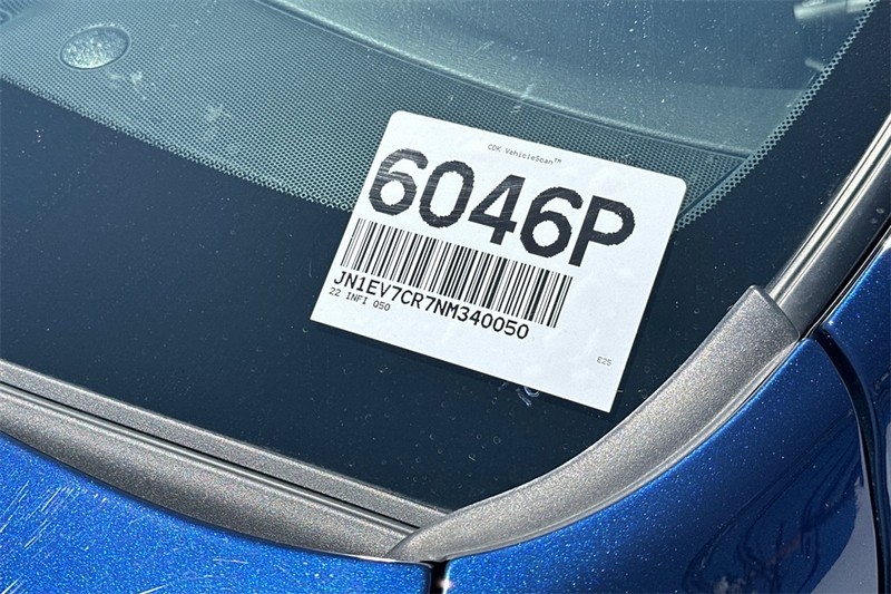 INFINITI Q50 Vehicle Full-screen Gallery Image 28