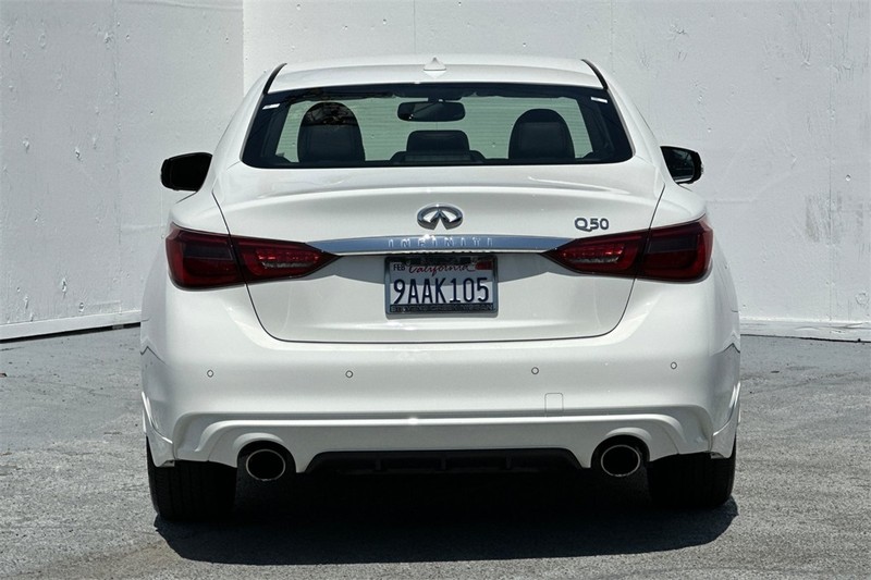 INFINITI Q50 Vehicle Full-screen Gallery Image 05