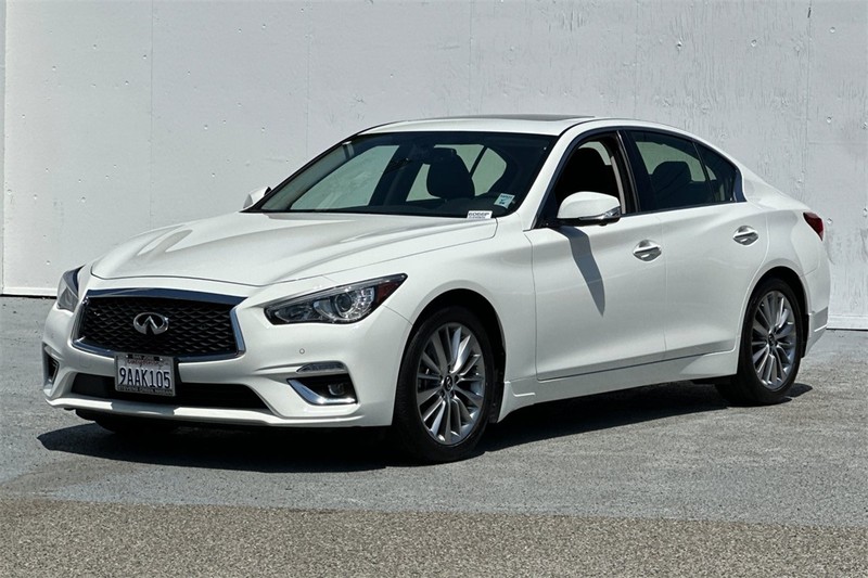 INFINITI Q50 Vehicle Full-screen Gallery Image 08