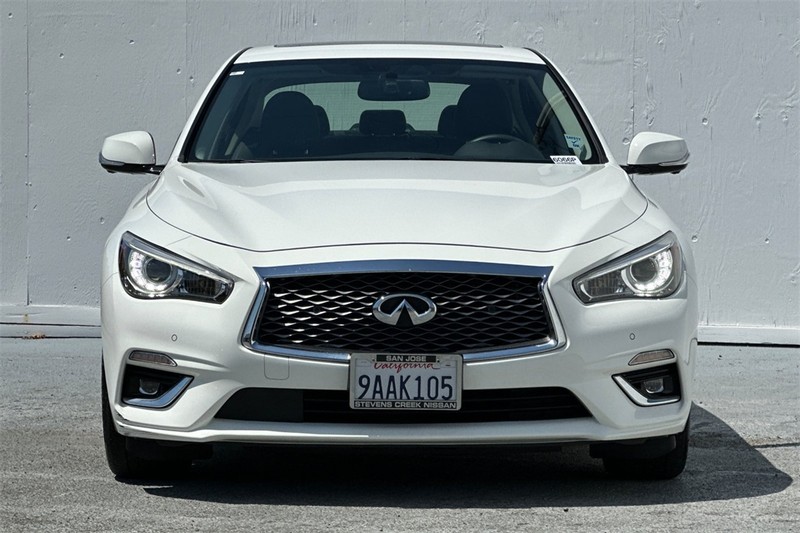 INFINITI Q50 Vehicle Full-screen Gallery Image 09