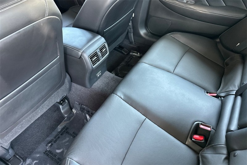 INFINITI Q50 Vehicle Full-screen Gallery Image 12