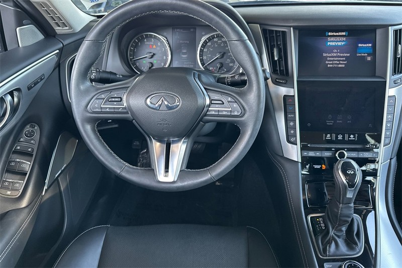 INFINITI Q50 Vehicle Full-screen Gallery Image 14