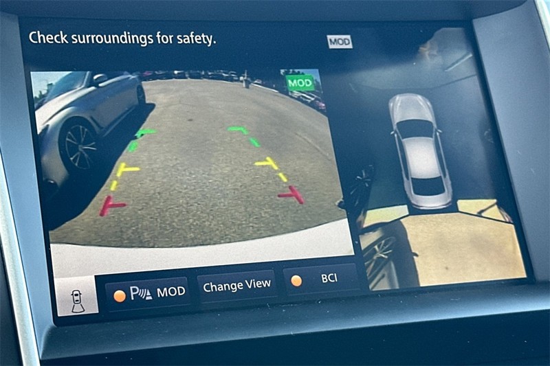 INFINITI Q50 Vehicle Full-screen Gallery Image 18