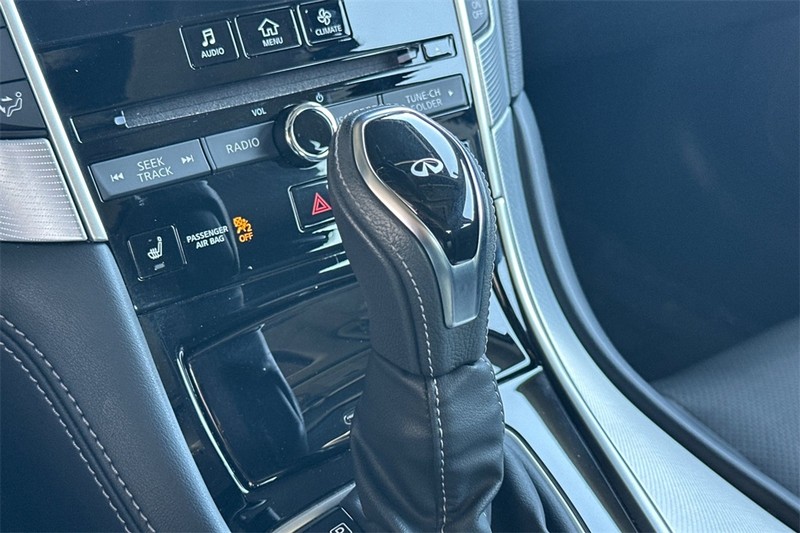 INFINITI Q50 Vehicle Full-screen Gallery Image 20
