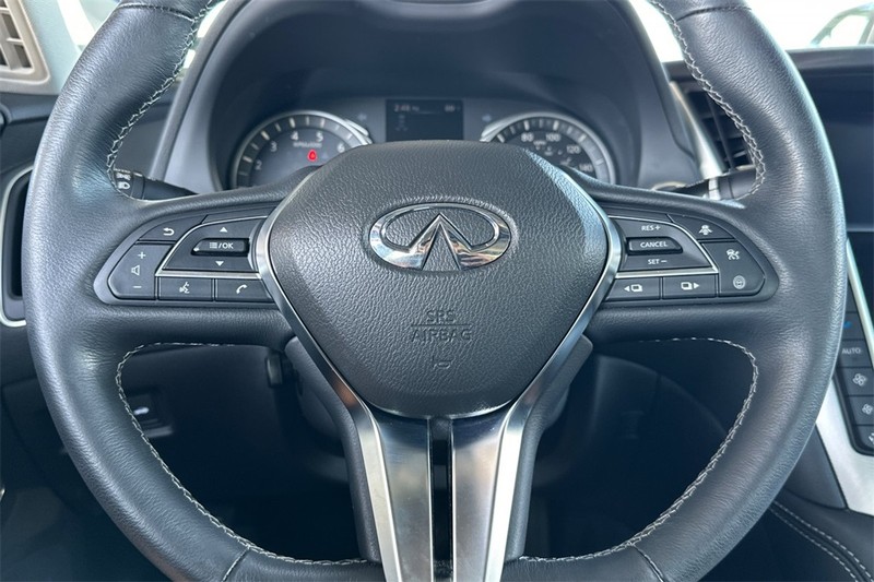 INFINITI Q50 Vehicle Full-screen Gallery Image 22