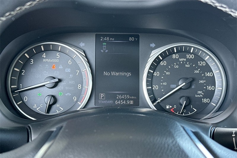 INFINITI Q50 Vehicle Full-screen Gallery Image 23