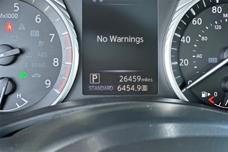 INFINITI Q50 Vehicle Full-screen Gallery Image 24