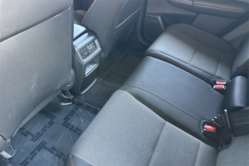 Honda CR-V Hybrid Vehicle Full-screen Gallery Image 12