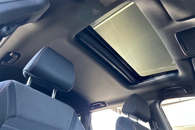 Honda CR-V Hybrid Vehicle Full-screen Gallery Image 17