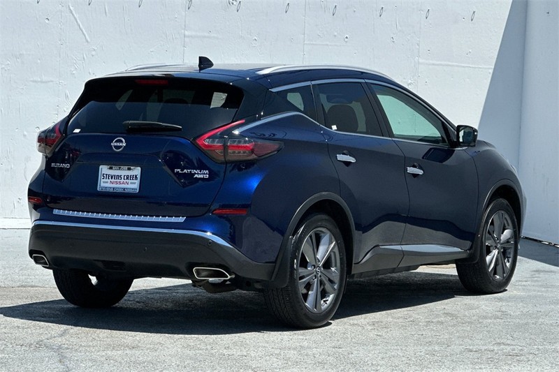 Nissan Murano Vehicle Full-screen Gallery Image 04