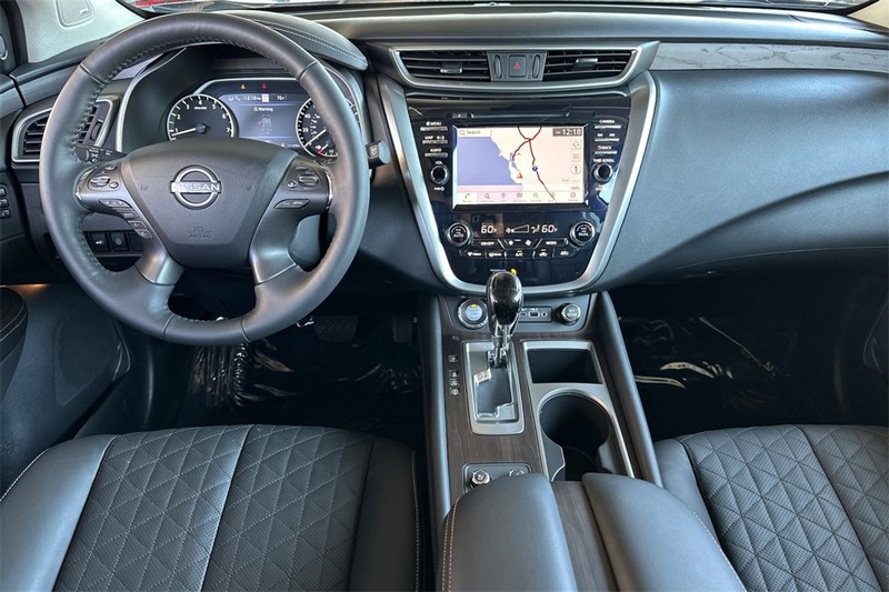 Nissan Murano Vehicle Full-screen Gallery Image 13